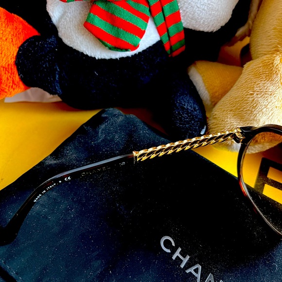 Authentic Chanel Sunglasses - Picture 9 of 9